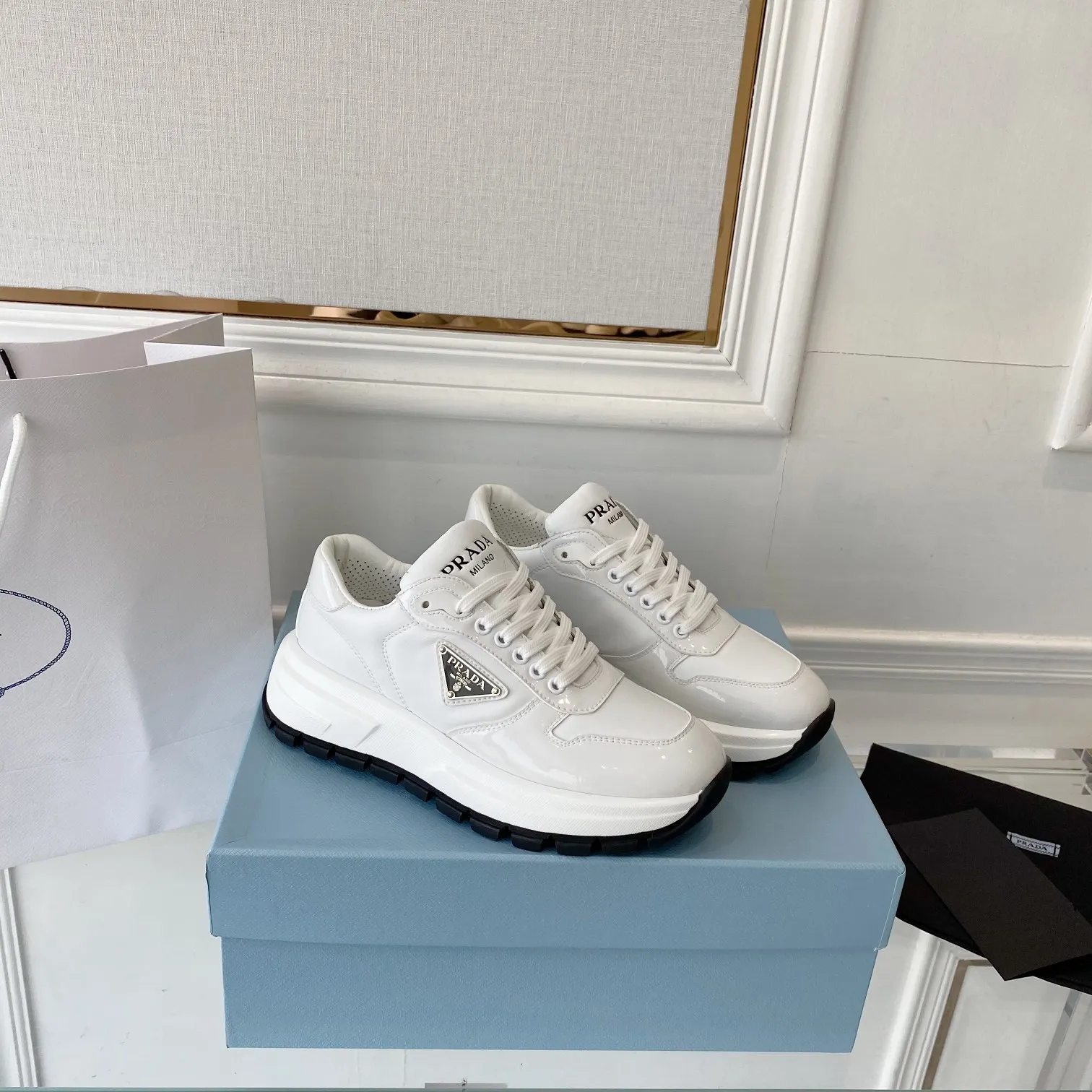 👟👟Ex-factory price 580👟👟 PRADA ²⁰²4 𝐬𝐬Prada’s new product comes with strength! ❣️Many Internet celebrities have the same style, fashionable and versatile nice items, original shoes are developed and purchased from Italian counters, and are reproduced 1:1 according to the original taste. This year’s theme is not to be defined, embodying texture through simplicity💛From thick-soled sneakers to zigzag short boots to 2024 flat shoes, everything reveals a sure-fire momentum...combining gentleness and handsomeness, the finishing touch for women❤️ The top-grade open-edge beaded cowhide with imported cowhide triangle logo is consistent with the original version, the wear-resistant and ultra-light two-color outsole, and the sheepskin lining are breathable and comfortable. ⚛Size: Women's 34-40 ⚛Size: Men's 39-45 Original packaging accessories. ⚛